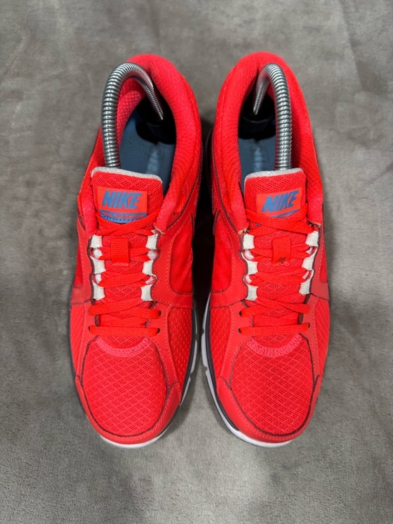 Nike Dual Fusion Sneakers - Picture 7 of 11